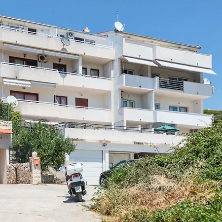 Ana Apartmán *