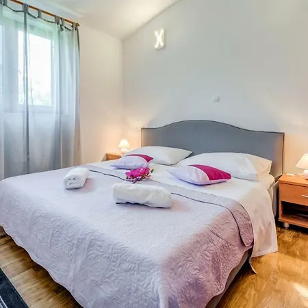 Apartment Ana *