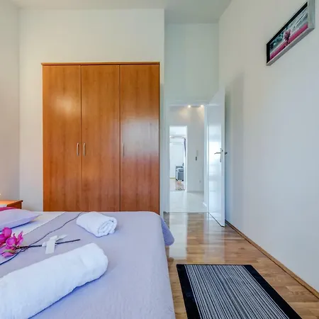 Apartment Ana *