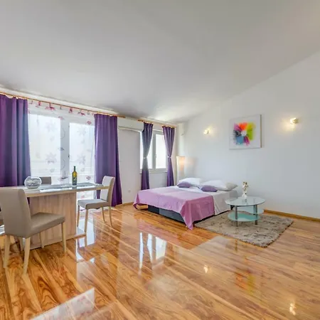 Ana Apartment *